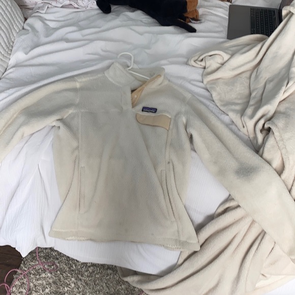 Cream + White patagonia - Picture 1 of 3